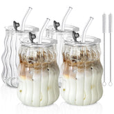 Vaso acanalado de KEMORELA 540 ml con tapa, ideal para bebidas frías.
