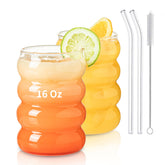 Vaso KEMORELA con ondas y burbujas, ideal para bebidas refrescantes y presentables.