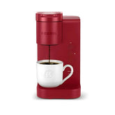 Keurig K-Express Essentials frente de la cafetera, diseño compacto para uso diario rápido.