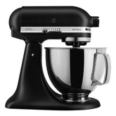 KitchenAid Artisan 5qt con cabeza inclinable y cubeta de acero inoxidable, ideal para masas grandes.