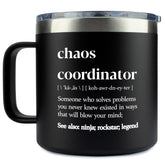 KLUBI Chaos Coordinador, taza negra 14oz vista frontal, ideal para oficina.