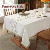 Mantel Laolitou bordado con franjas y pompones para cenas elegantes.