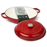 Braiser Larder & Vine en hierro esmaltado con tapa, ideal para guisos.