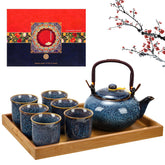 Layhit tetera azul para ritual de té diario.