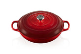 Le Creuset Braiser esmaltado cerise, vista frontal, ideal para sellar carnes con calor uniforme.