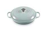 Le Creuset Braiser esmaltado, interior claro, facilita monitorizar la cocción.
