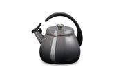 Le Creuset Cloche Kettle con diseño innovador para hervir rápido el agua