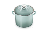 Olla Le Creuset esmaltada en acero 10 qt, escena general para hervir rápido