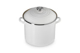 Olla Le Creuset esmaltada en acero blanco, calentamiento rápido y retención de calor.