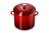 Le Creuset Olla stock Cerise frente para hervir rápido.