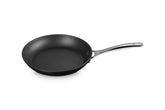 Le Creuset Sartén Pro, revestimiento triple reforzado para mayor durabilidad.