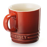 Le Creuset taza espresso Cerise de 3 oz, ideal para espresso matutino.