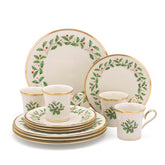 Lenox Holiday: platos de cena marfil con motivo acebo y bayas, ideales para cenas festivas.