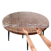 LIBERECOO mantel transparente redondo muestra ajuste perfecto para proteger la mesa sin ocultar su belleza.
