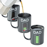 Taza Light Autumn cambia color con calor y diseño de batería, ideal como regalo.