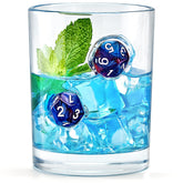 Vaso LIIGEMI con dados poliédricos incrustados para una experiencia de degustación única.