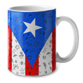 Taza Lotacy con bandera y símbolos de Puerto Rico, ideal para recordar el orgullo regional.