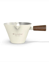 Taza Lunaker espresso 4 onzas con mango de madera para un agarre cómodo y preciso.