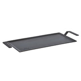 Plancha Made In de acero al carbono, superficie amplia para sellar carnes jugosas.