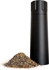 MANNKITCHEN Pepper Cannon en acción con alta velocidad de molienda para resultados rápidos.