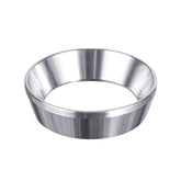 MATOW Anillo Dosificador 54mm sobre portafiltro para dirigir el café molido con precisión.