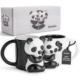 MIAMIO Panda Ceramic Cup con diseño 3D en frente, ideal para café matutino.