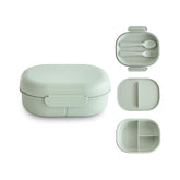 Mushie Kids Bento con tres compartimentos para porciones organizadas y fáciles de usar.