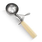 New Star Foodservice cuchara-porcion-media-taza para porciones consistentes de helado.
