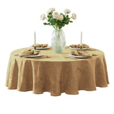 Mantel Newbridge Barcelona damasco oro, 70 pulgadas, ideal para cenas redondas y fiestas.