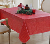 Mantel Newbridge con damasco de renos rojos, ideal para cenas navideñas elegantes.