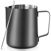 NewGF jarra espumar leche 600ml muestra la capacidad para espumar y calentar con precisión.