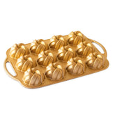 Nordic Ware Bundtlette Pan dorado, dimensiones 14-7 pulgadas, ideal para porciones uniformes.