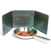 Norpro 2063 protector de salpicaduras con tres paneles en acción, mantiene la cocina limpia