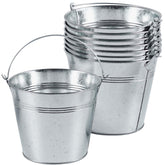 Obtanim cubo metálico galvanizado con asa, ideal para almacenamiento y decoración rústica.