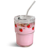 Vaso Olvini 13oz con pajilla y tapa en color fresa, ideal para llevar café frío