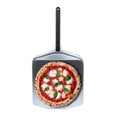 Pala de pizza Ooni de metal 14 pulgadas para deslizamiento suave.