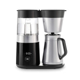 Cafetera OXO Brew con cabezal de lluvia para mejor extracción.