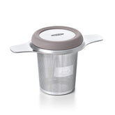 Infusor de té OXO Brew en cesta, extracción de sabor óptima en taza.