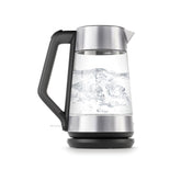 Hervidor OXO Brew visto de frente, vidrio borosilicato para resistencia térmica y sabor limpio.