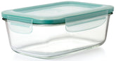 Contenedor de vidrio rectangular OXO Good Grips de 8 tazas con cierre hermético para conservar alimentos.