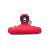 Conjunto de 8 clips OXO Good Grips para sellar bolsas y organizar alimentos.