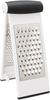 OXO Good Grips Multi Grater en uso vertical para rallado preciso.
