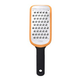 Rallador grueso OXO Good Grips con rallado etchado para queso semiduro.