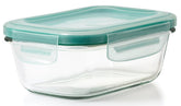 Contenedor OXO Good Grips Sellado Inteligente de vidrio rectangular para porciones.