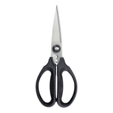 Tijeras de cocina OXO Good Grips muestran uso multiusos para carne y verduras.