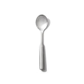 OXO cucharón de acero para servir con mango ergonómico, cómodo de usar.