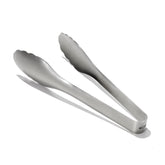 OXO pinzas de servir de acero con cabezas festoneadas para mayor agarre al servir ensaladas.