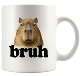 Panvola Capibara Bruh: vista frontal de la taza, ideal para comenzar el día.