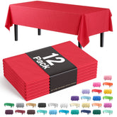 Mantel rectangular rojo Party Solids de 54x108 pulgadas protegiendo la mesa en fiestas