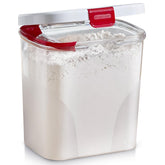 Progressive PrepSolutions Flour Keeper: vista externa con tapa para almacenamiento ordenado de harina.